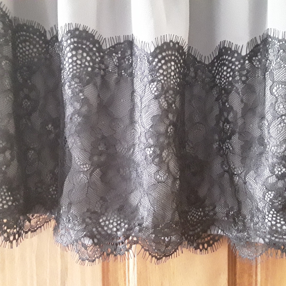 LC lauren Conrad lace trimmed skirt NWT - Picture 3 of 4